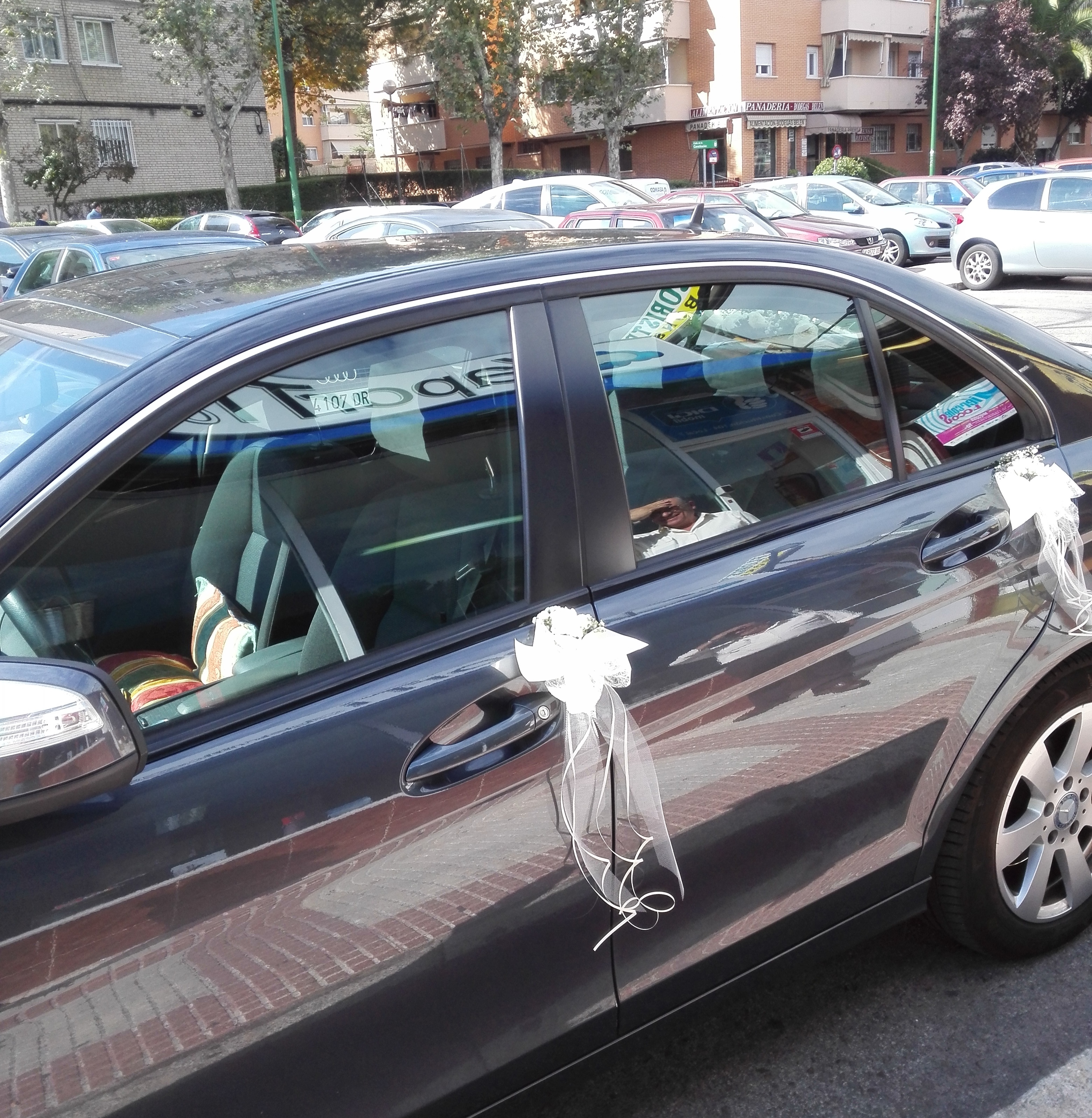 Adornos de iglesia y coche